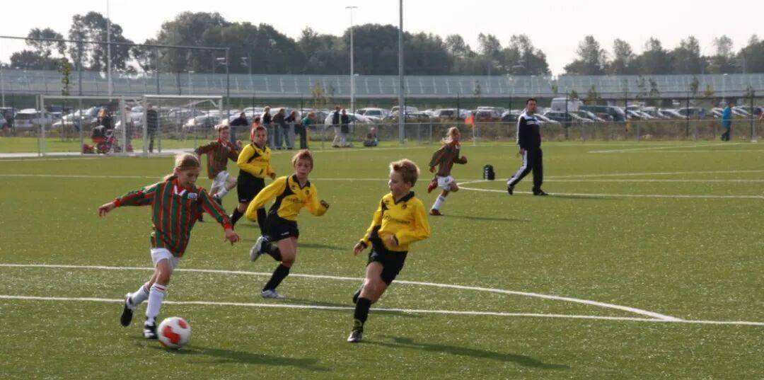 新葡京娱乐场app练习足球感受挫折比获得